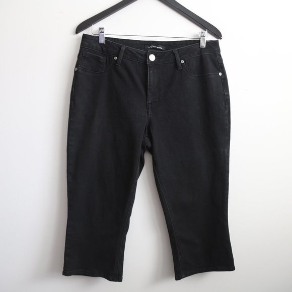 Ag Adriano Goldschmied Denim - 𝅺AG Adriano Goldschmied Denim Cropped Capri Mid-Rise Slimming Jeans Black